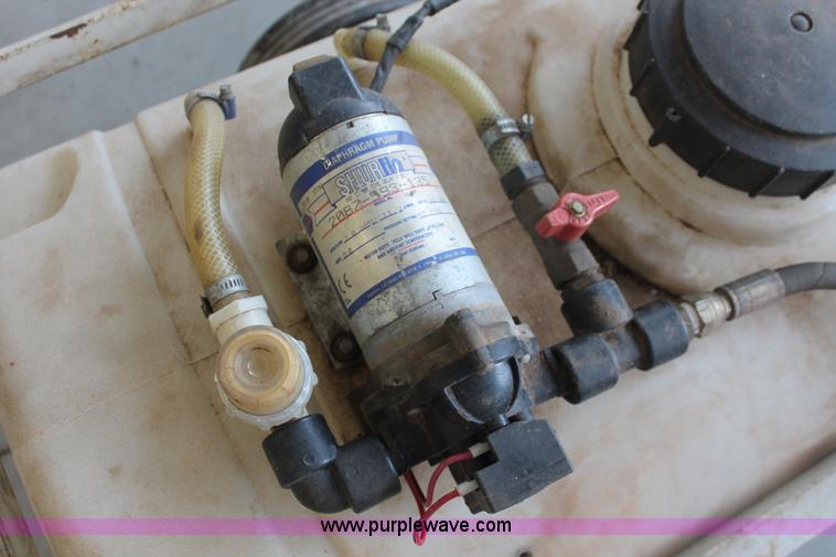 image for item AK9556 (6) assorted lawn tractors and lawn care accessories