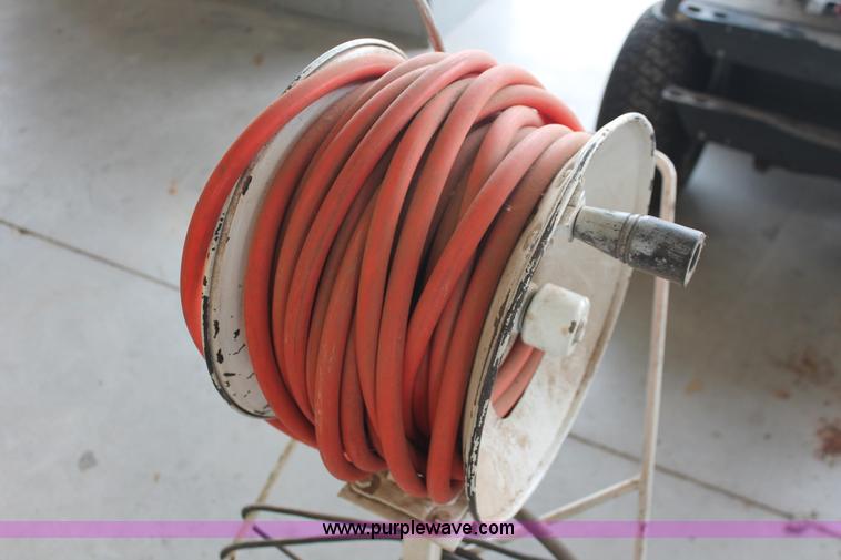 image for item AK9556 (6) assorted lawn tractors and lawn care accessories