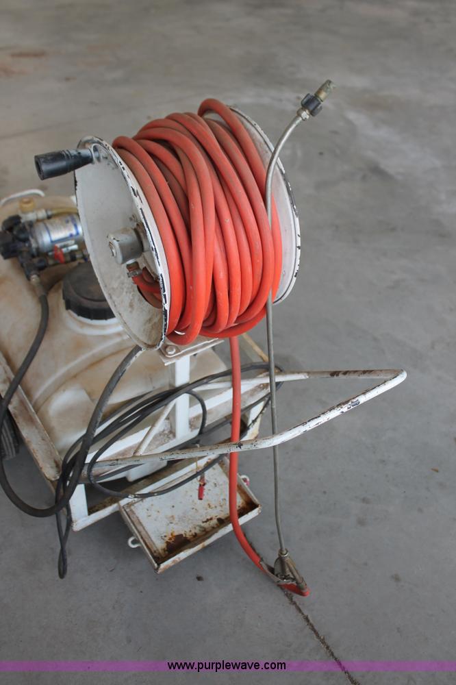 image for item AK9556 (6) assorted lawn tractors and lawn care accessories