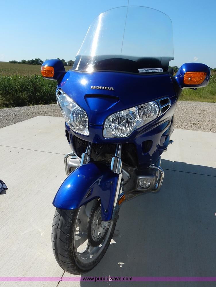 image for item BM9412 2001 Honda Gold Wing motorcycle