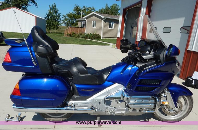 image for item BM9412 2001 Honda Gold Wing motorcycle