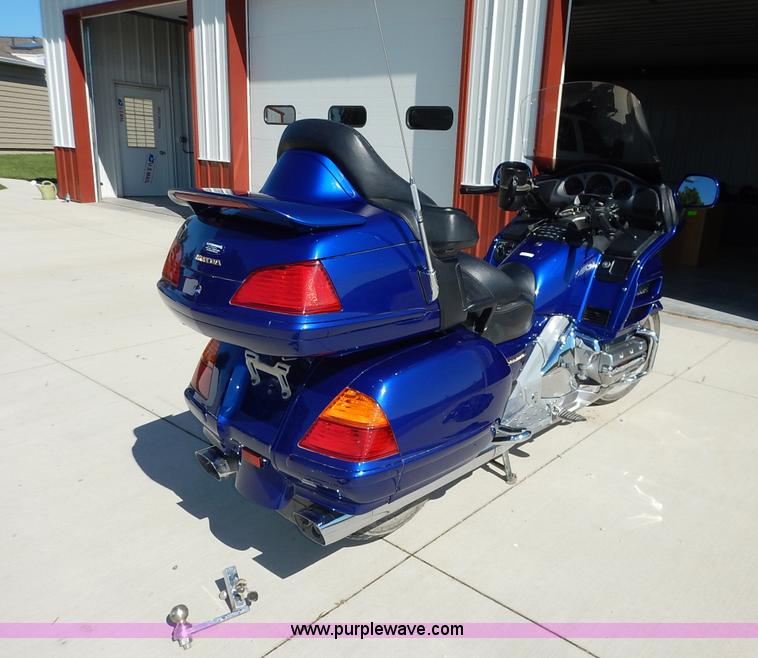 image for item BM9412 2001 Honda Gold Wing motorcycle