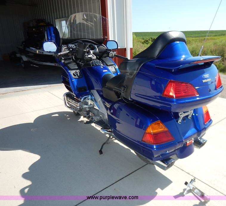 image for item BM9412 2001 Honda Gold Wing motorcycle