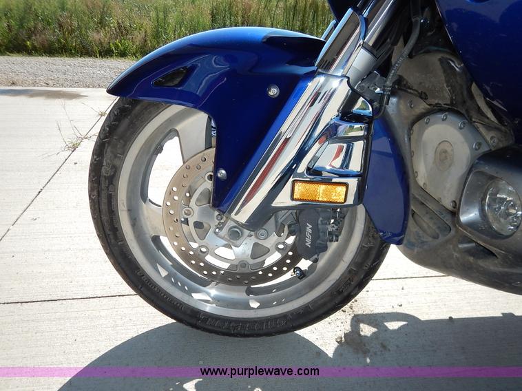 image for item BM9412 2001 Honda Gold Wing motorcycle