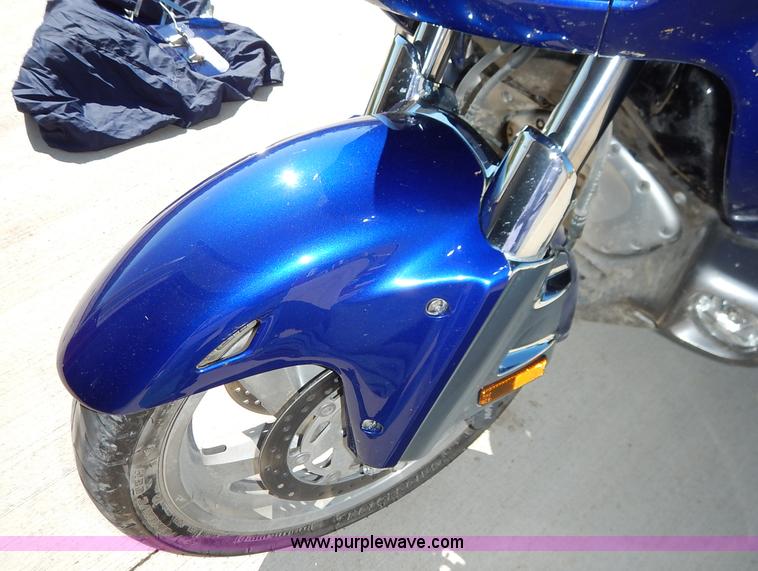 image for item BM9412 2001 Honda Gold Wing motorcycle