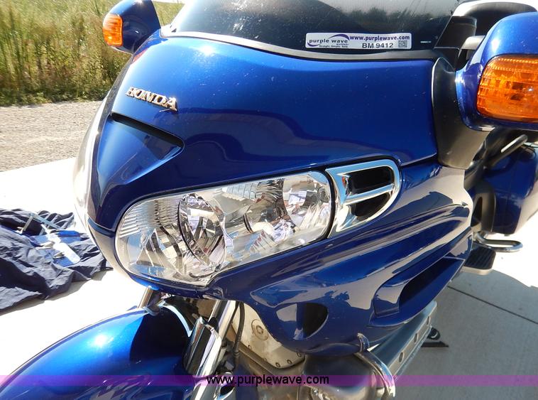 image for item BM9412 2001 Honda Gold Wing motorcycle