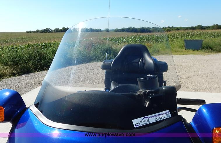 image for item BM9412 2001 Honda Gold Wing motorcycle