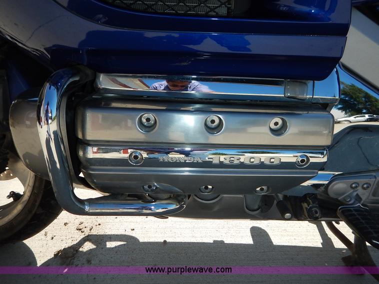 image for item BM9412 2001 Honda Gold Wing motorcycle