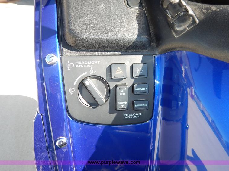 image for item BM9412 2001 Honda Gold Wing motorcycle