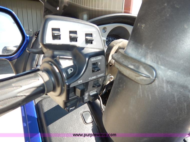 image for item BM9412 2001 Honda Gold Wing motorcycle