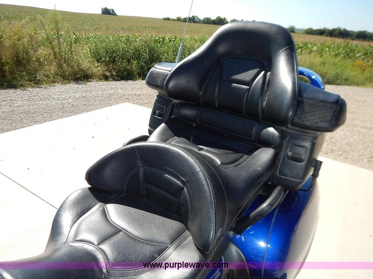 image for item BM9412 2001 Honda Gold Wing motorcycle