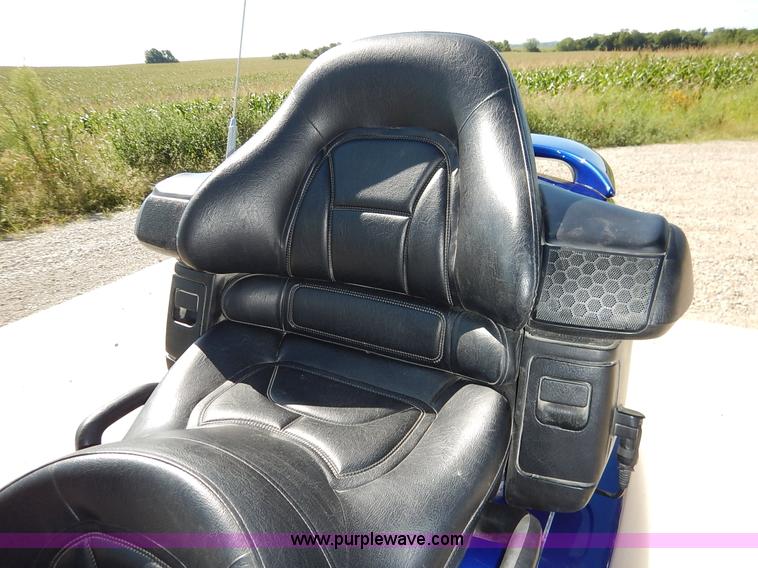 image for item BM9412 2001 Honda Gold Wing motorcycle