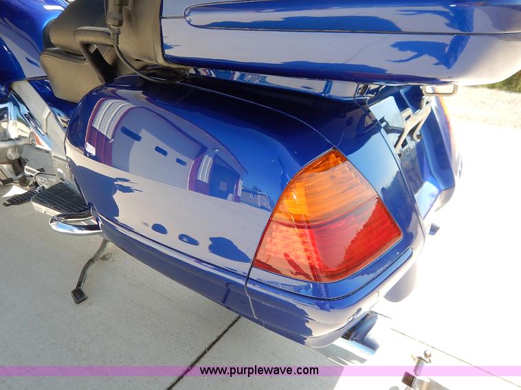 image for item BM9412 2001 Honda Gold Wing motorcycle