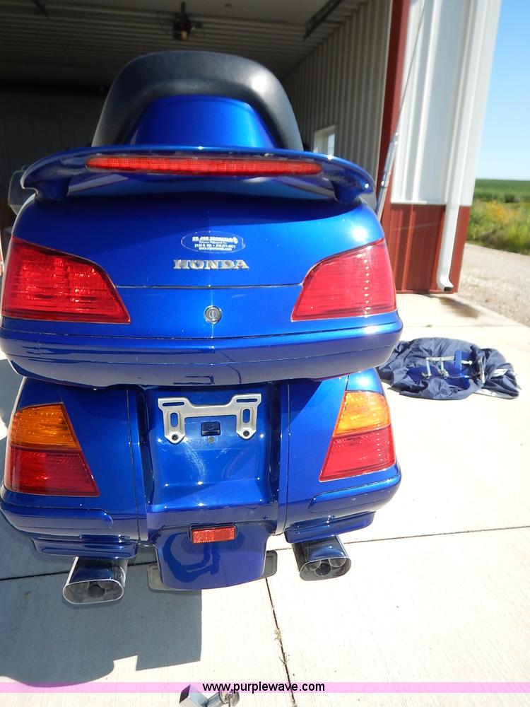 image for item BM9412 2001 Honda Gold Wing motorcycle