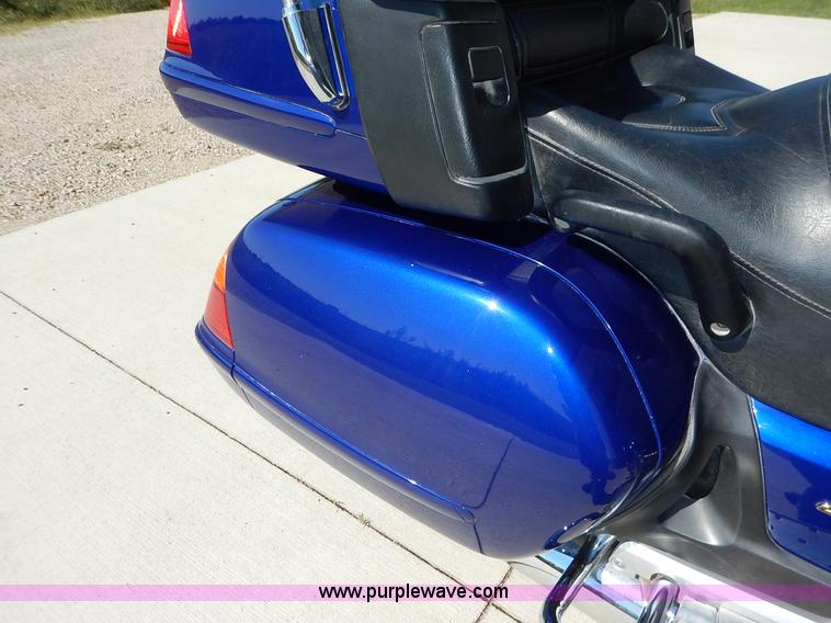 image for item BM9412 2001 Honda Gold Wing motorcycle