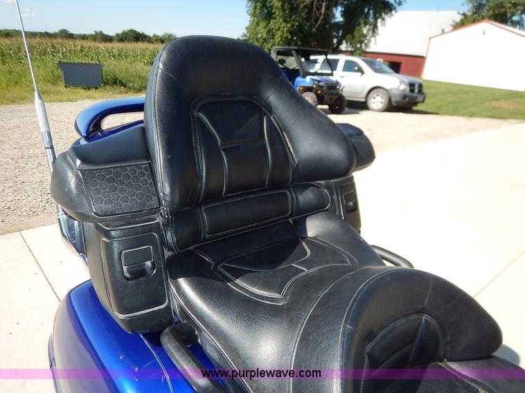 image for item BM9412 2001 Honda Gold Wing motorcycle