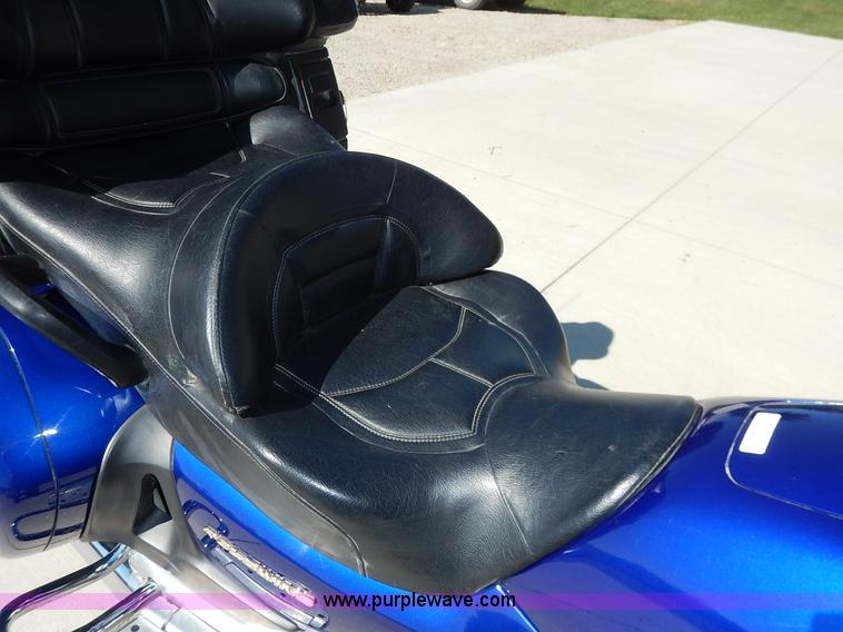 image for item BM9412 2001 Honda Gold Wing motorcycle