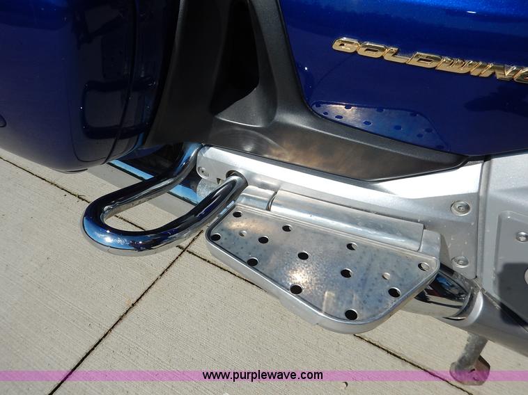 image for item BM9412 2001 Honda Gold Wing motorcycle