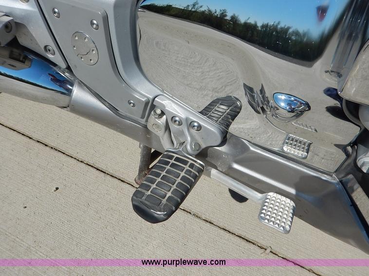 image for item BM9412 2001 Honda Gold Wing motorcycle