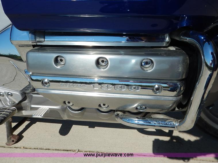 image for item BM9412 2001 Honda Gold Wing motorcycle