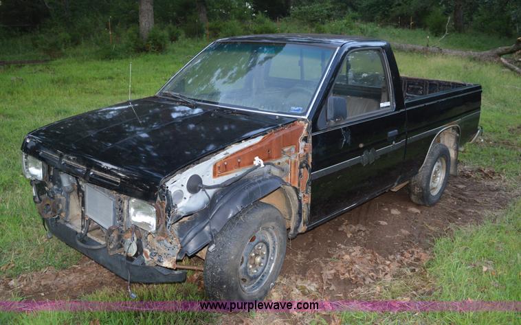 image for item BR9994 1987 Nissan pickup truck