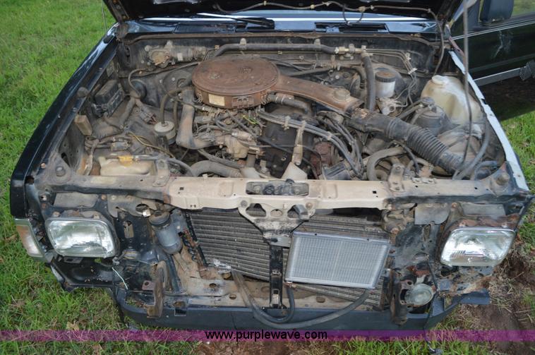 image for item BR9994 1987 Nissan pickup truck