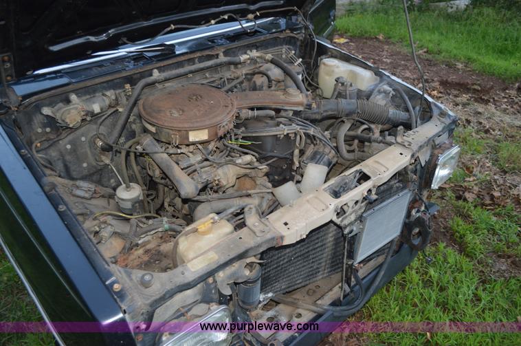 image for item BR9994 1987 Nissan pickup truck