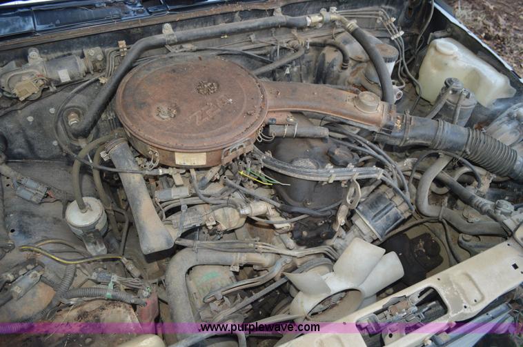 image for item BR9994 1987 Nissan pickup truck