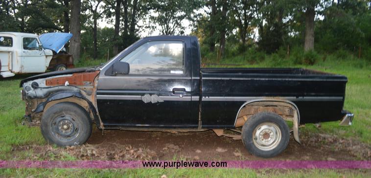 image for item BR9994 1987 Nissan pickup truck