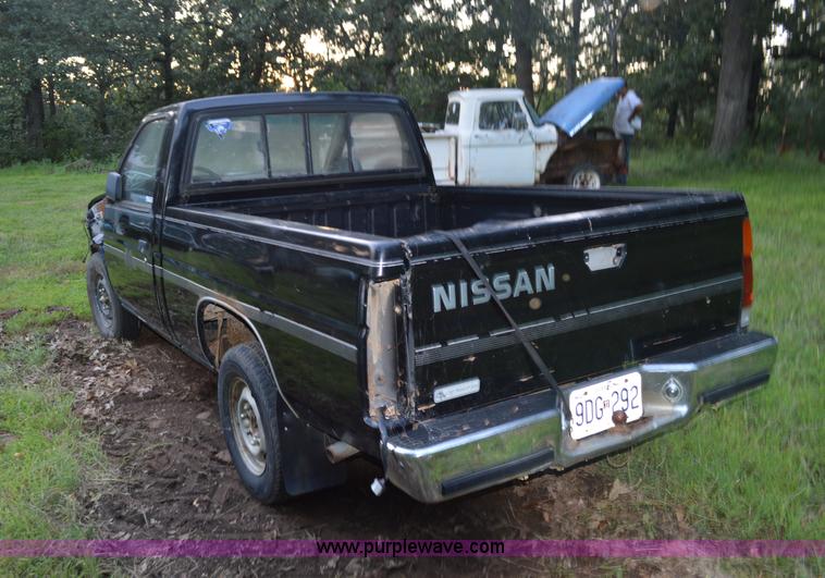 image for item BR9994 1987 Nissan pickup truck