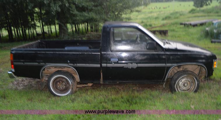 image for item BR9994 1987 Nissan pickup truck