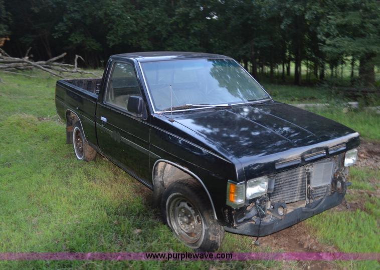image for item BR9994 1987 Nissan pickup truck