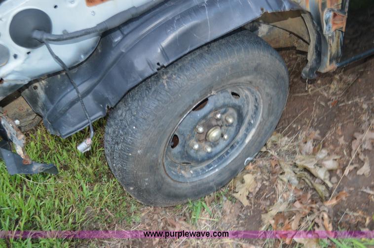 image for item BR9994 1987 Nissan pickup truck