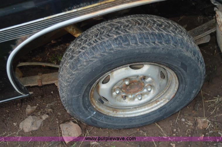 image for item BR9994 1987 Nissan pickup truck