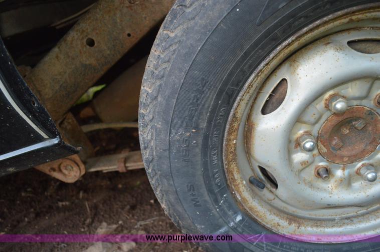 image for item BR9994 1987 Nissan pickup truck