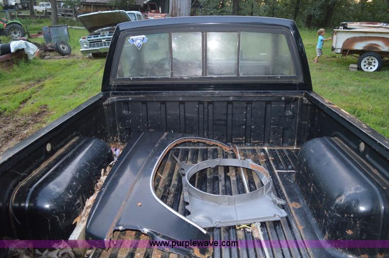 image for item BR9994 1987 Nissan pickup truck