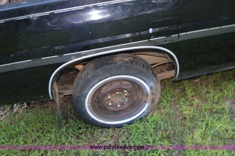 image for item BR9994 1987 Nissan pickup truck