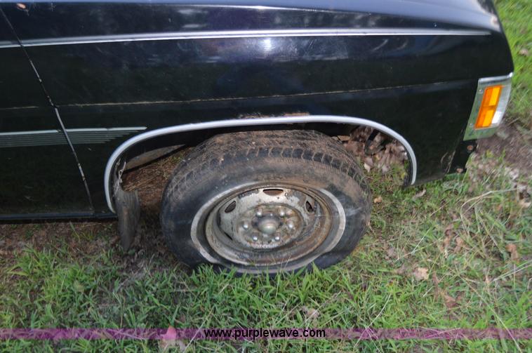 image for item BR9994 1987 Nissan pickup truck