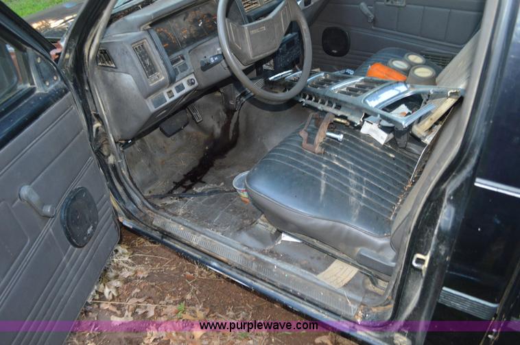 image for item BR9994 1987 Nissan pickup truck