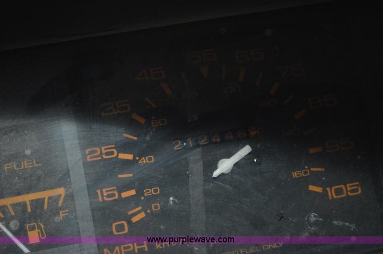 image for item BR9994 1987 Nissan pickup truck