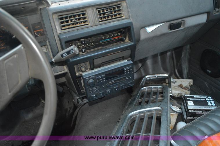 image for item BR9994 1987 Nissan pickup truck