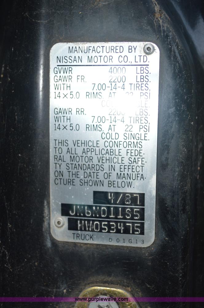 image for item BR9994 1987 Nissan pickup truck