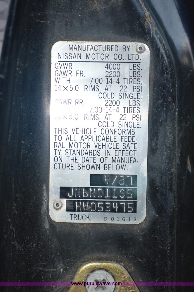 image for item BR9994 1987 Nissan pickup truck