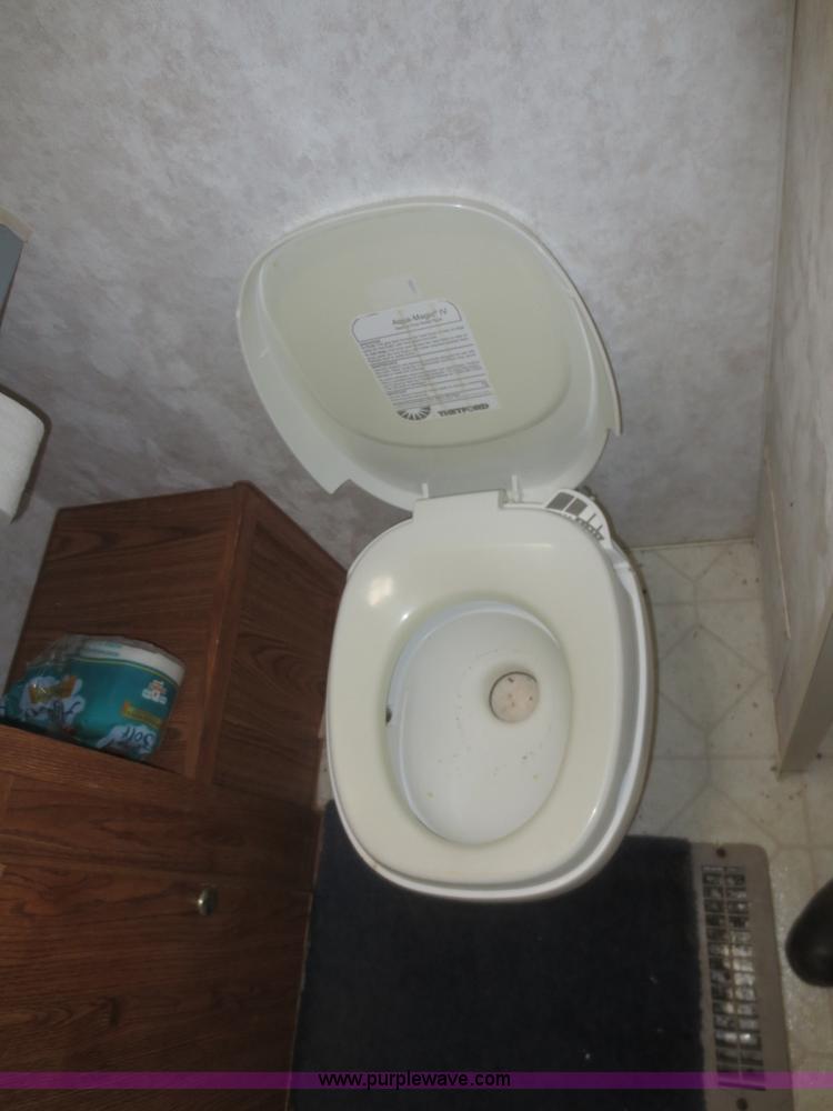 image for item D2173 2000 Fleetwood 2855 Terry RV