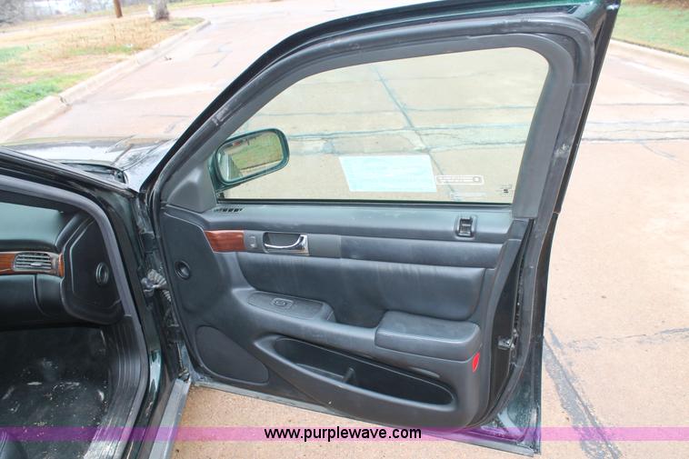 image for item H1673 2000 Cadillac Seville SLS