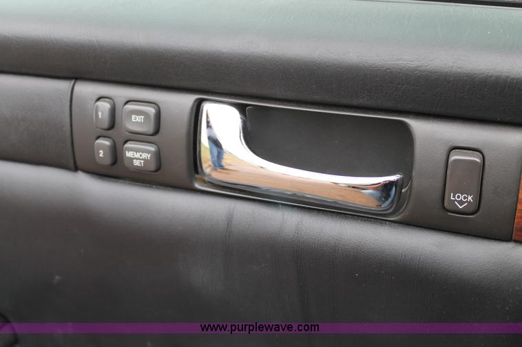 image for item H1673 2000 Cadillac Seville SLS