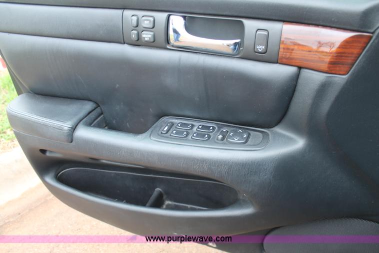 image for item H1673 2000 Cadillac Seville SLS