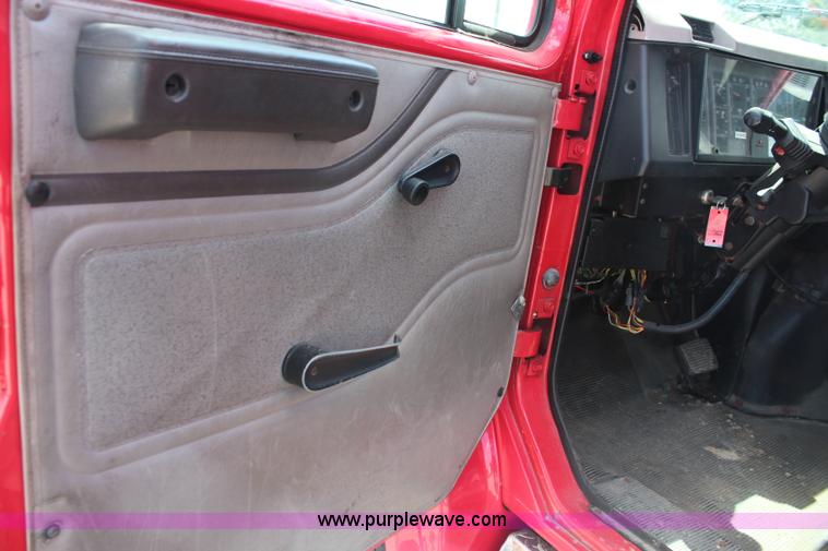 image for item J1140 1997 International 810 ambulance