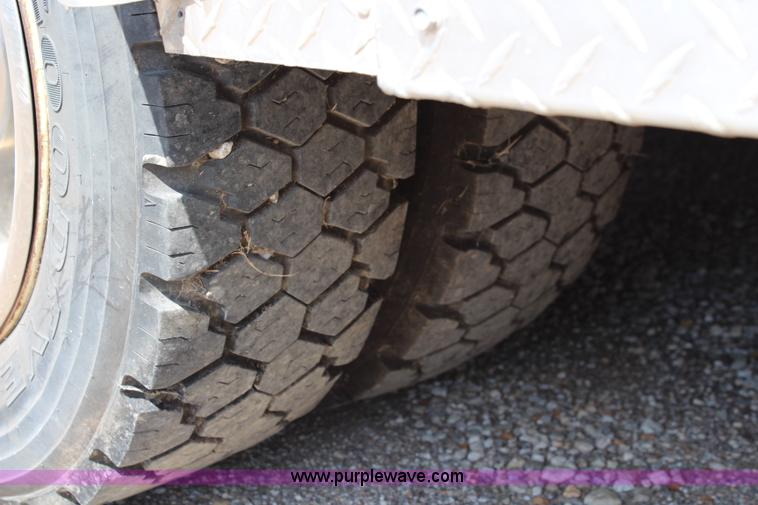 image for item J1140 1997 International 810 ambulance