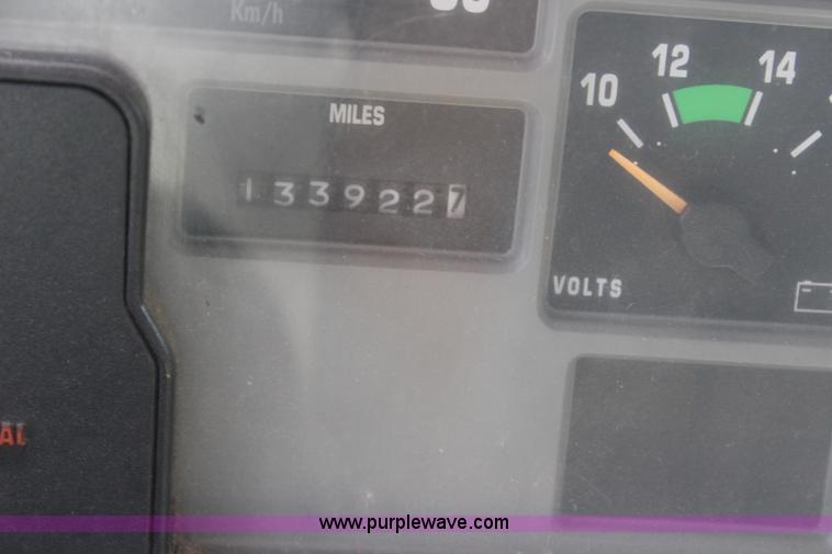 image for item J1140 1997 International 810 ambulance